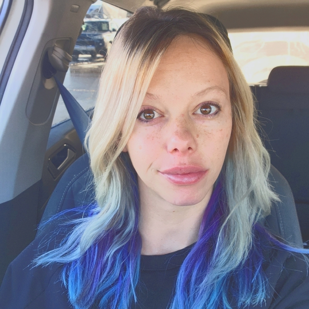 Meet your Posher, Chloe